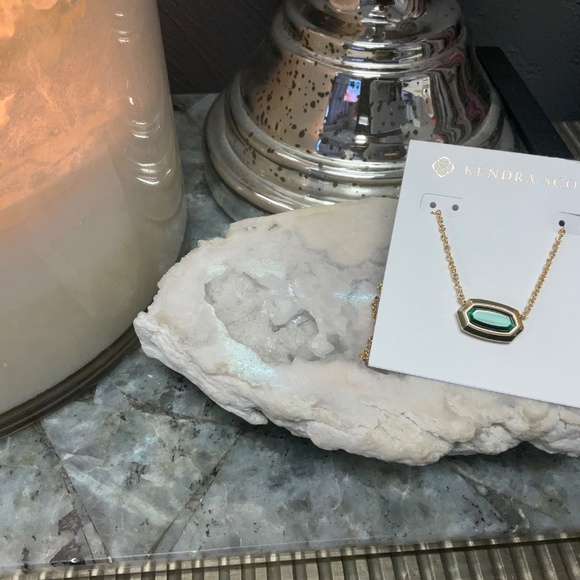 Kendra Scott Elisa Bezel Gold Short Pendant Necklace in Green Tiger's Eye - Picture 6 of 6